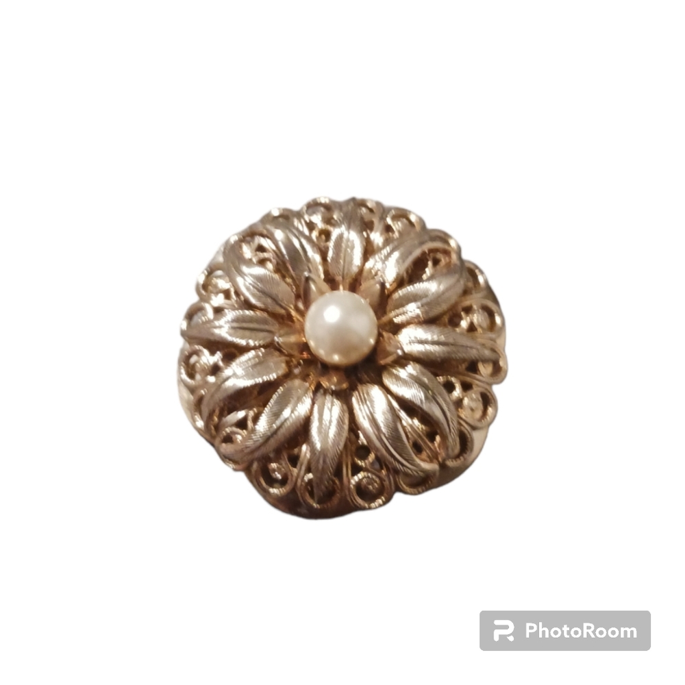 Signed Lieba Faux Pearl Gold Tone Filigree Metal Flower Scarf Clip